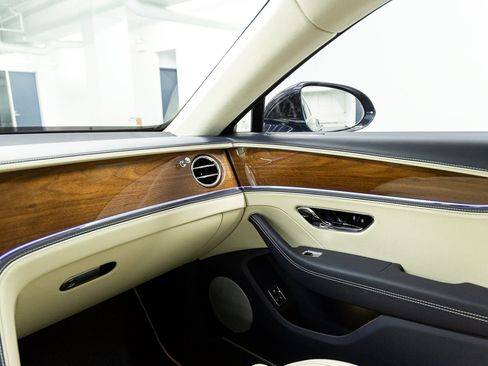 Certified 2026 Bentley Flying Spur V8 AWD/4WD image 37