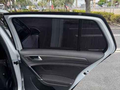 Used 2018 Volkswagen GTI SE FWD image 18