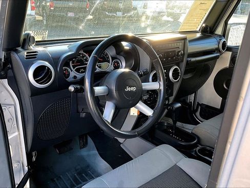 Used 2010 Jeep Wrangler Unlimited Sahara image 4