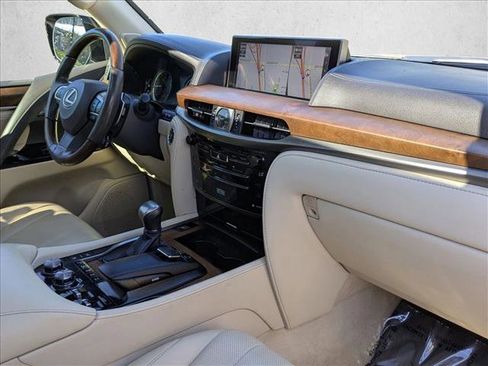 Used 2016 Lexus LX 570 4WD image 23