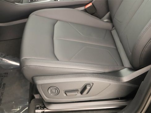 New 2025 Audi Q3 2.0T Premium image 25