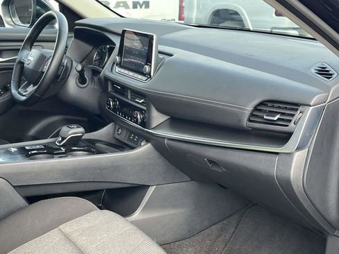 Used 2025 Nissan Rogue SV image 22