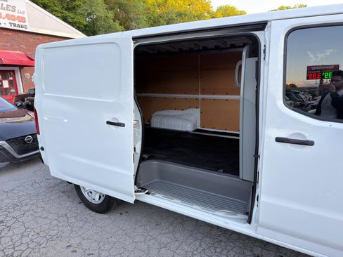 Used 2021 Nissan NV 2500 SV RWD image 16