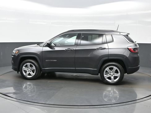 Used 2023 Jeep Compass Latitude w/ Convenience Group AWD/4WD image 4