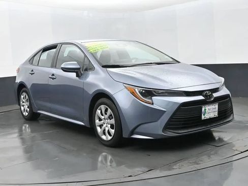 Used 2024 Toyota Corolla LE FWD image 2