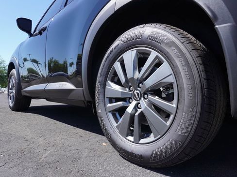 New 2025 Nissan Pathfinder SV image 6