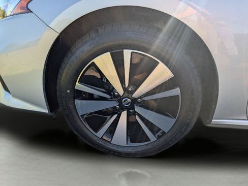 Used 2022 Nissan Altima 2.5 SV w/ SV Premium Package AWD/4WD image 8