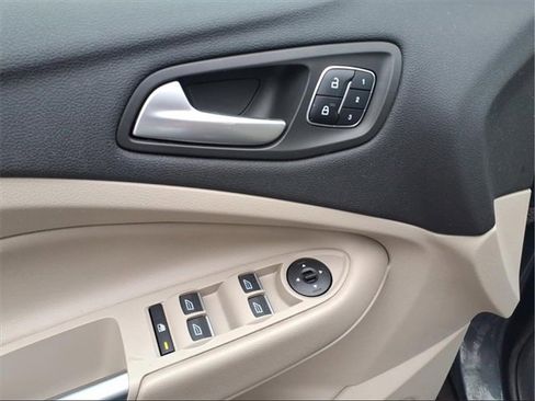 Used 2019 Ford Escape Titanium image 12