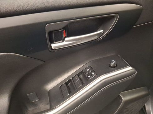 Used 2023 Toyota Highlander XLE AWD/4WD image 16