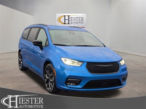 New 2026 Chrysler Pacifica Select image 1