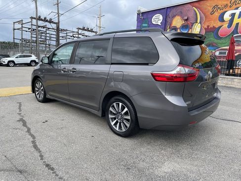 Used 2020 Toyota Sienna LE w/ Carpet Mat Package AWD/4WD image 3