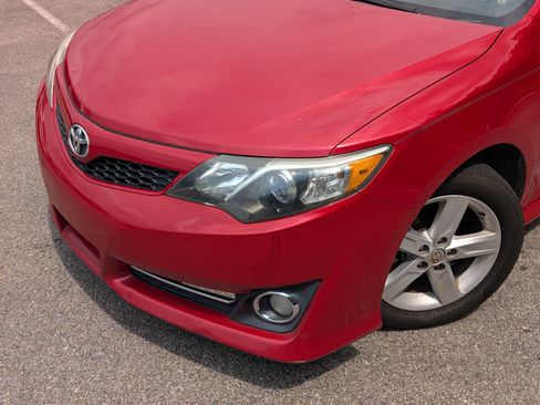 Used 2014 Toyota Camry SE FWD image 13