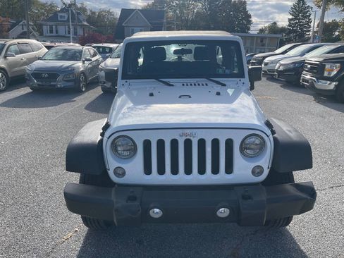 Used 2018 Jeep Wrangler Unlimited Sport w/ Connectivity Group AWD/4WD image 9