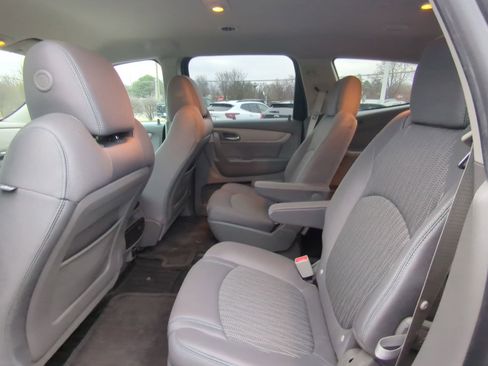 Used 2016 Chevrolet Traverse LT w/ Style and Technology Package image 10