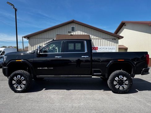 Used 2025 GMC Sierra 2500 Denali Ultimate AWD/4WD image 2