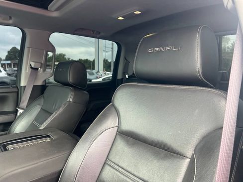 Used 2017 GMC Sierra 2500 Denali w/ Duramax Plus Package AWD/4WD image 9