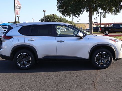 Used 2025 Nissan Rogue SV FWD image 12