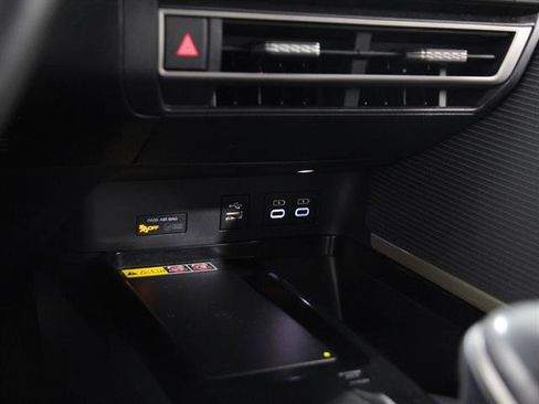 Used 2025 Toyota Camry SE image 14