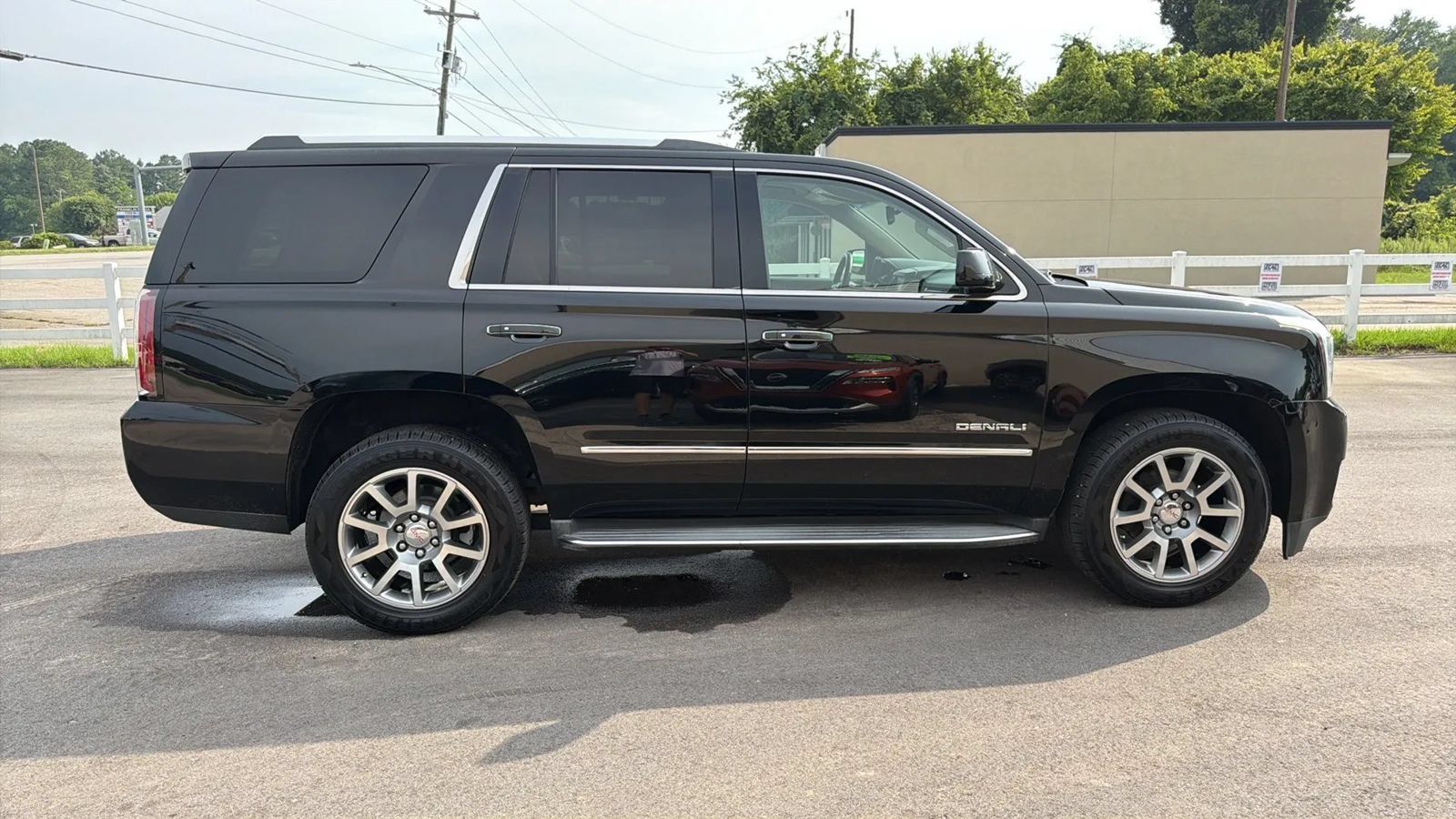 Used 2015 GMC Yukon Denali RWD image 9
