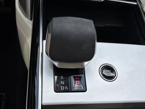 Used 2025 Land Rover Range Rover Long Wheelbase Autobiography AWD/4WD image 43