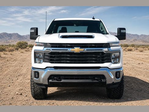 Used 2025 Chevrolet Silverado 2500 LT w/ Convenience Package AWD/4WD image 9