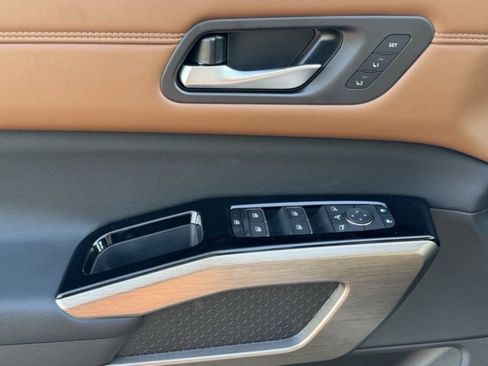 Used 2025 Nissan Pathfinder Platinum w/ Cargo Package AWD/4WD image 14