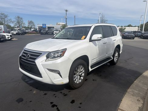 Used 2018 Lexus GX 460 Premium w/ Premium Package image 2