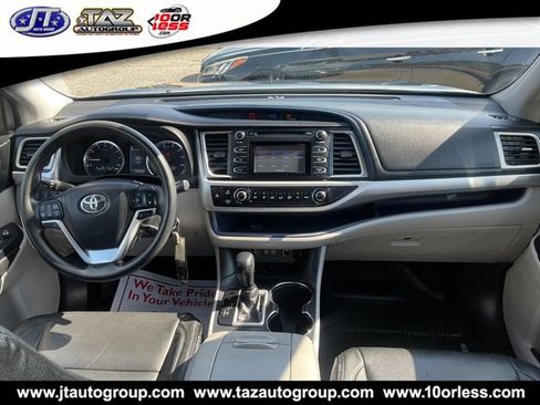 Used 2017 Toyota Highlander LE FWD image 17