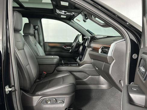 Used 2026 GMC Yukon XL Denali w/ Sun & Power Step Package AWD/4WD image 37