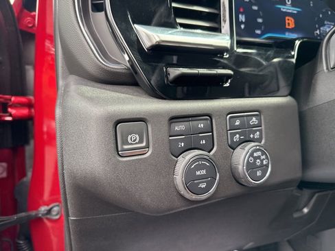 Used 2024 Chevrolet Silverado 2500 High Country w/ Technology Package AWD/4WD image 17