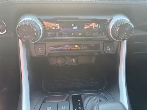Used 2025 Toyota RAV4 XLE AWD/4WD image 28