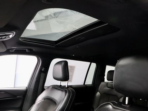 Used 2023 Jeep Grand Cherokee L Laredo image 34