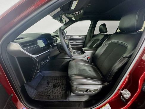 Used 2024 Jeep Grand Cherokee L Altitude image 24