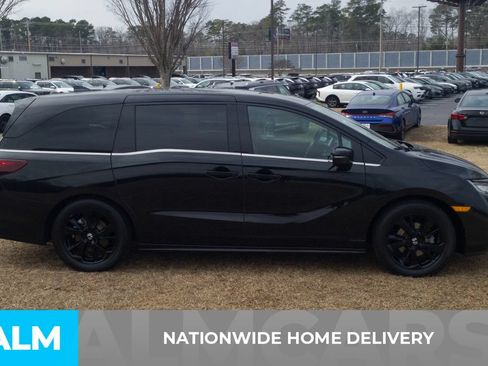 Used 2023 Honda Odyssey Sport image 4