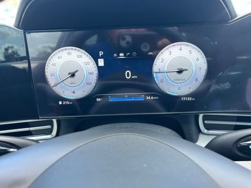 Used 2025 Hyundai Elantra Limited FWD image 11