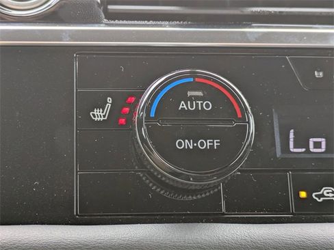 Used 2024 Nissan Pathfinder SL w/ Black Appearance Package image 24