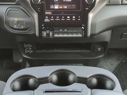 New 2026 RAM 3500 Big Horn AWD/4WD image 17