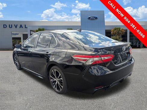 Used 2019 Toyota Camry SE image 6