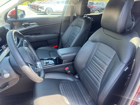 Used 2023 Kia Sportage SX image 9