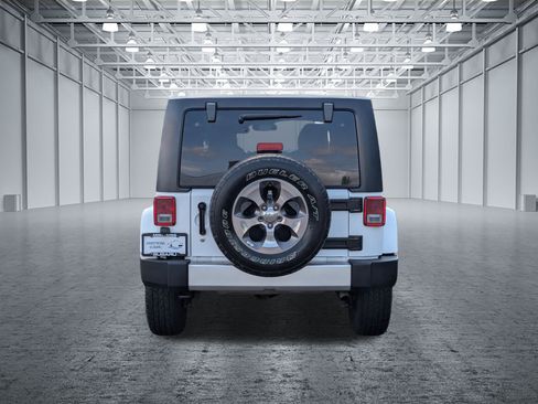 Used 2018 Jeep Wrangler Unlimited Sahara w/ Connectivity Group AWD/4WD image 4
