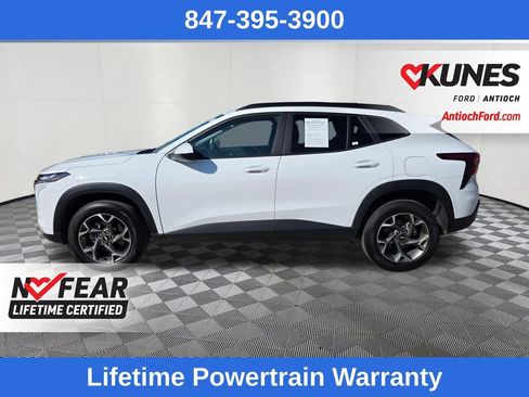 Used 2025 Chevrolet Trax LT FWD image 4