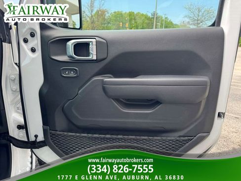 Used 2024 Jeep Wrangler Unlimited Rubicon w/ Capability Package image 29