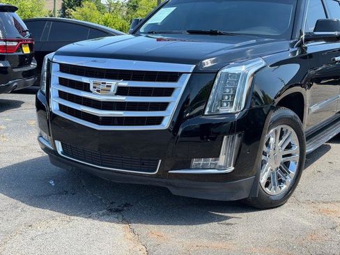 Used 2018 Cadillac Escalade ESV 2WD image 3