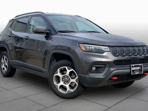 Used 2022 Jeep Compass Trailhawk w/ Trailhawk Elite Group AWD/4WD image 3