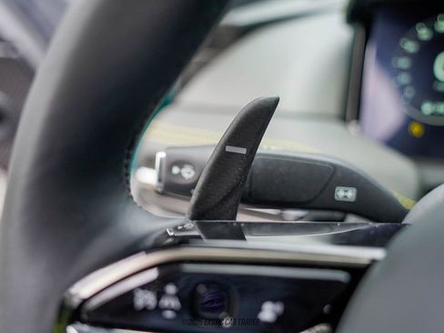 Used 2025 Aston Martin DB12 Coupe image 28