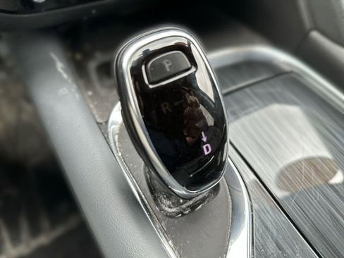 Used 2018 Buick Enclave Essence image 23