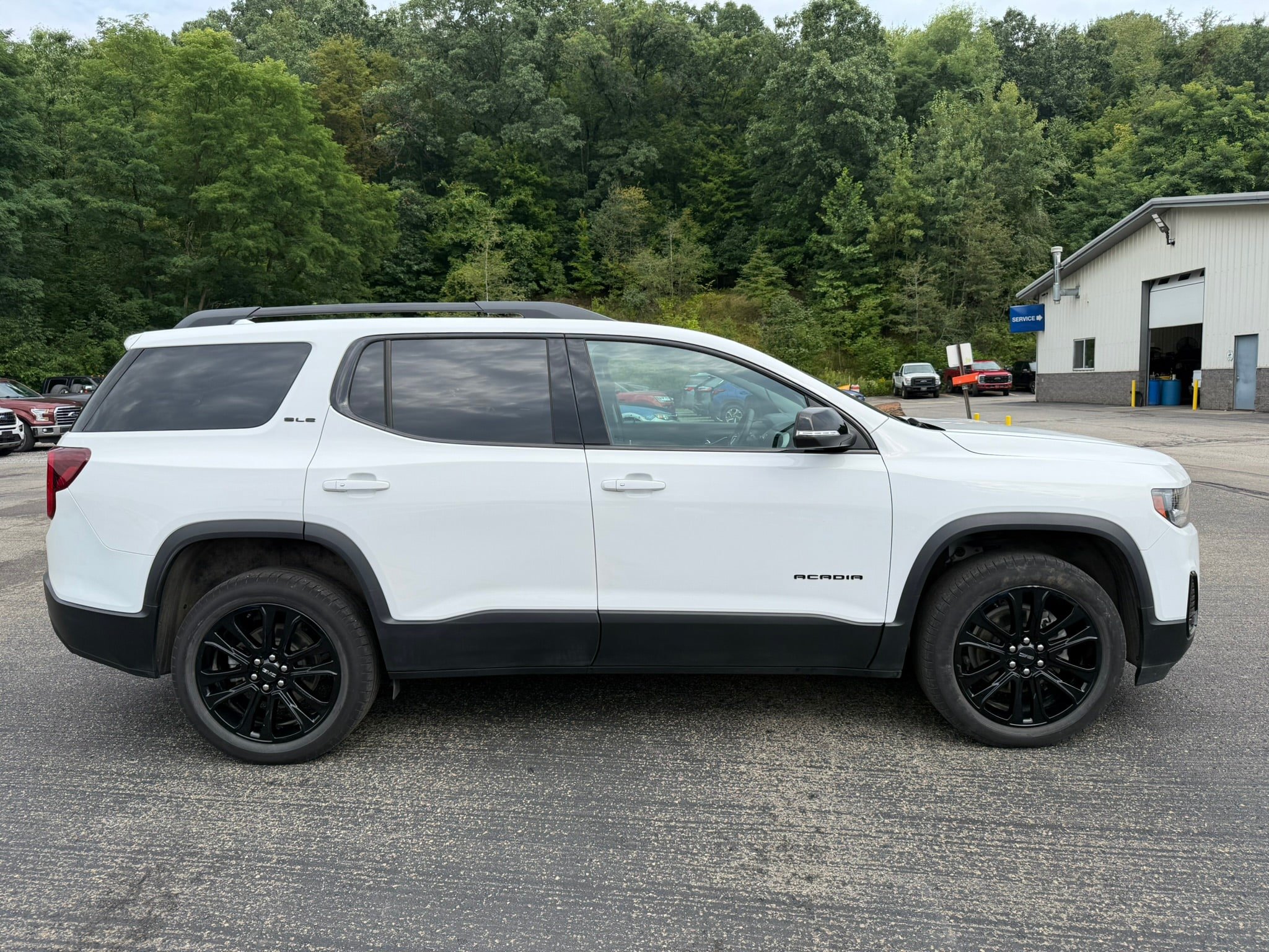 Used 2023 GMC Acadia SLE w/ Driver Convenience Package AWD/4WD image 4