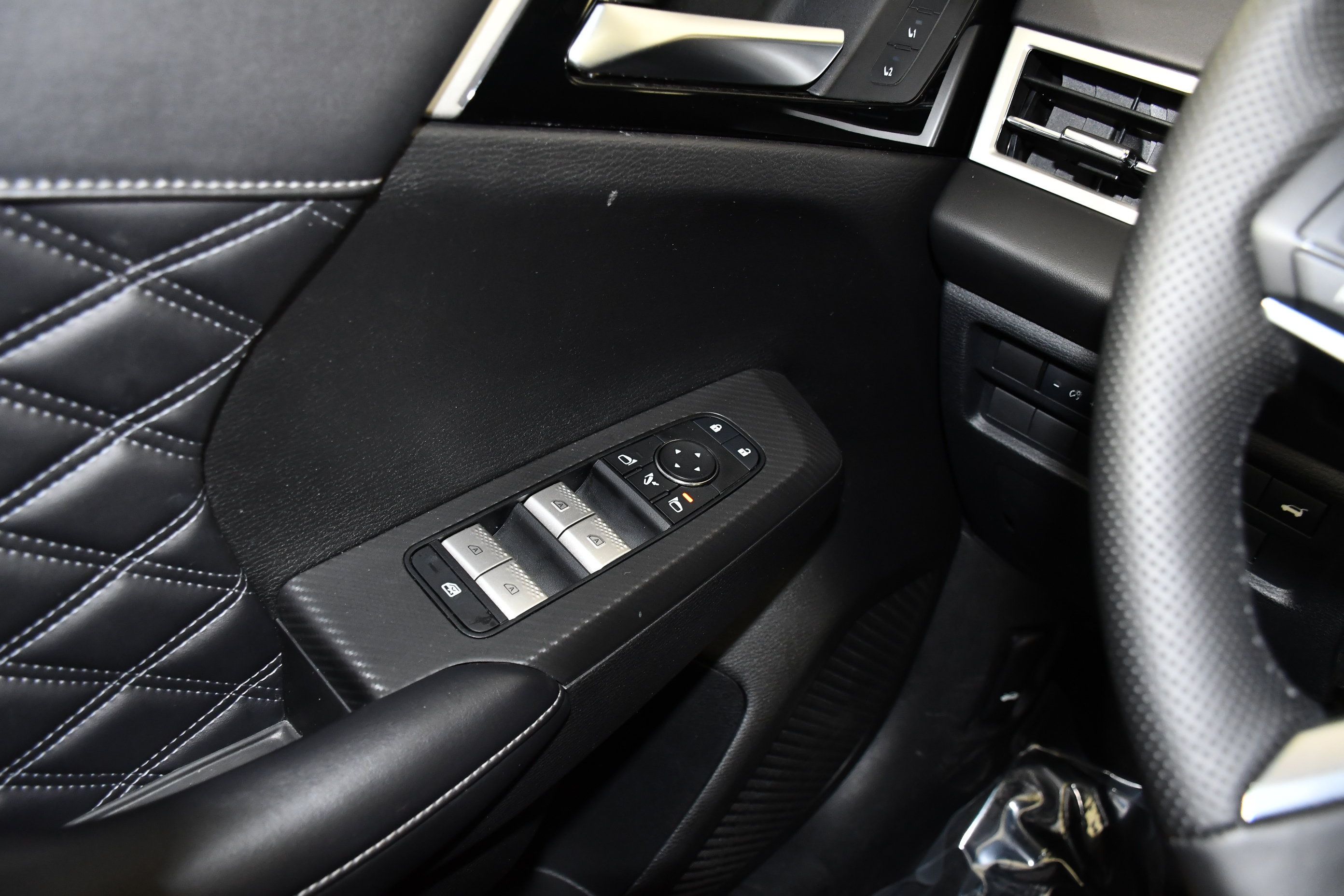 Used 2024 Mitsubishi Outlander SEL AWD/4WD image 30