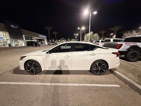 Used 2023 Nissan Altima 2.5 SR w/ SR Premium Package image 2