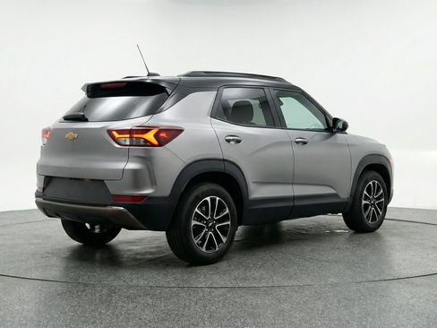 Used 2025 Chevrolet TrailBlazer LT image 9